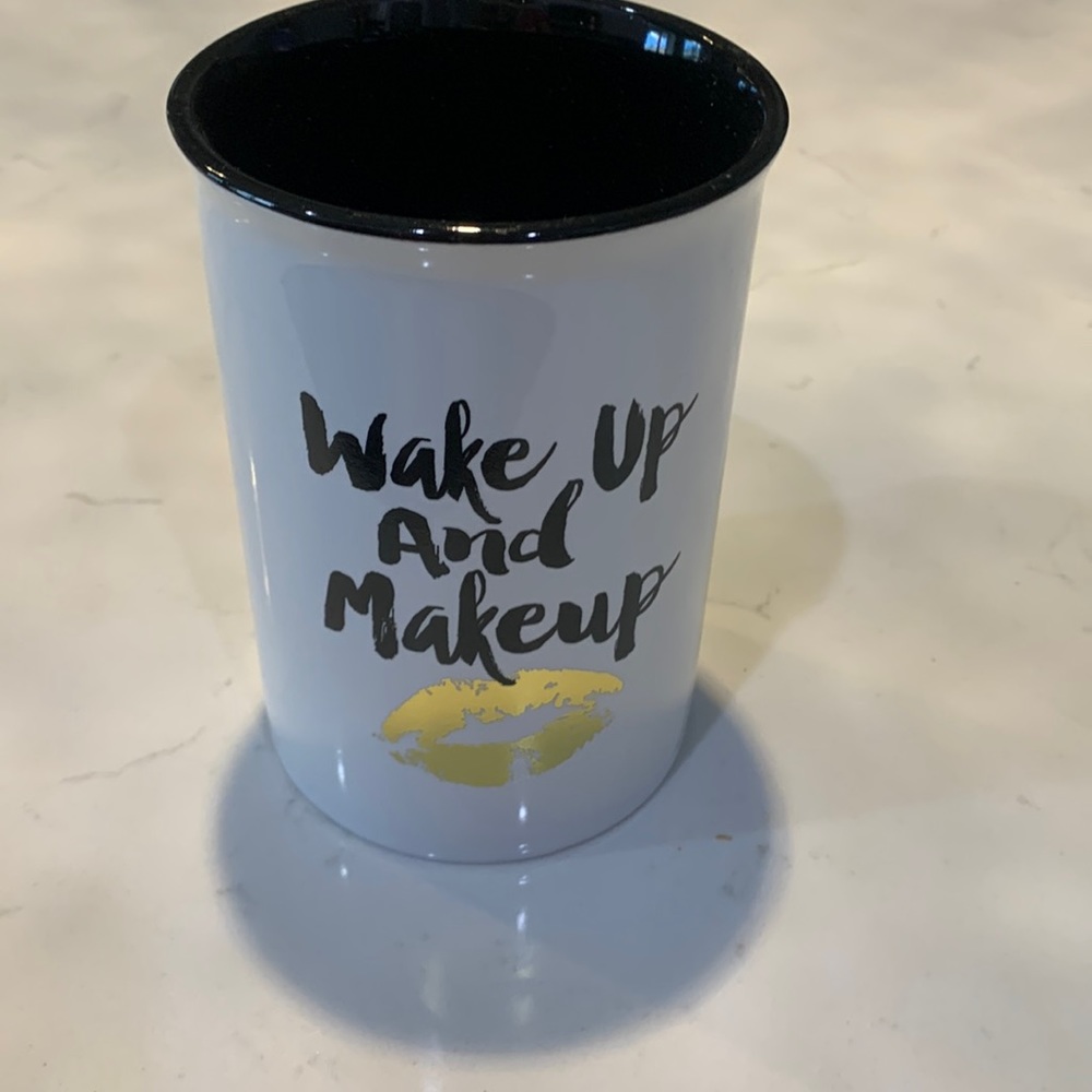 Ceramic container